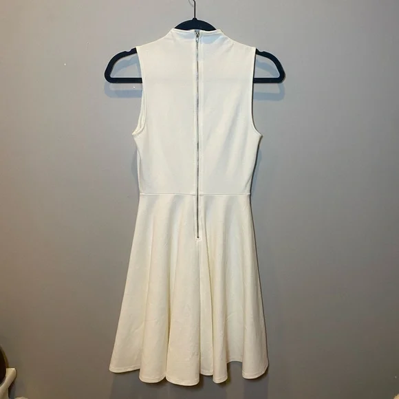 Soprano White Zipper Dress - Picture 2 of 6